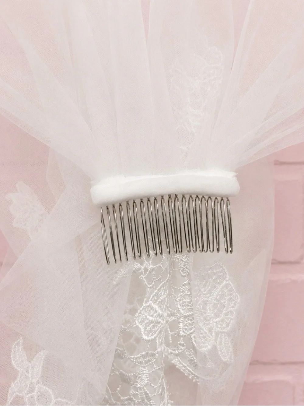 Lace-Edged Bridal Veil in White